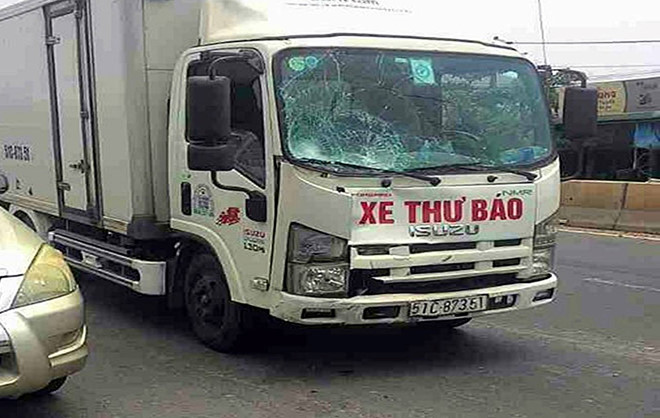 Vợ chồng già bị xe thư báo tông tử vong