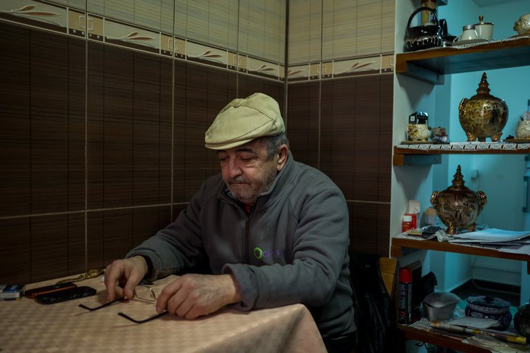 Bỏ quê hương đi làm ăn xa, người đàn ông trở về mới biết vợ đã biến mình thành con ma sống