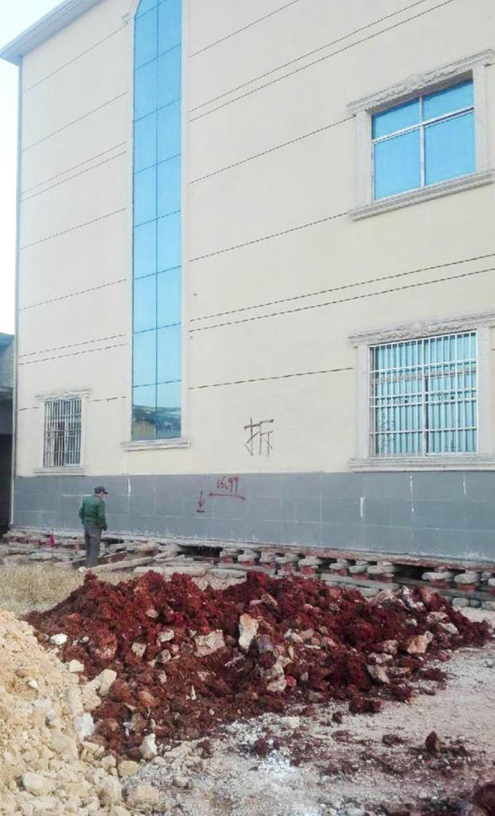 Chi cả tỷ để dời cả căn nhà ra xa hàng chục mét