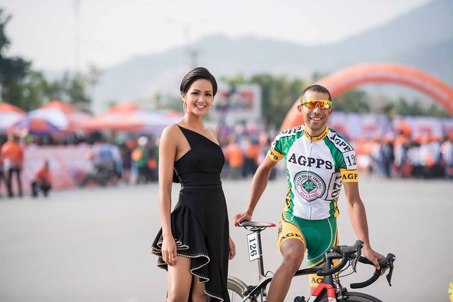 Hoa hậu HHen Niê nổi bật với nhan sắc và thần thái, nhưng điều duy nhất gây khó hiểu lại chính là chiếc váy