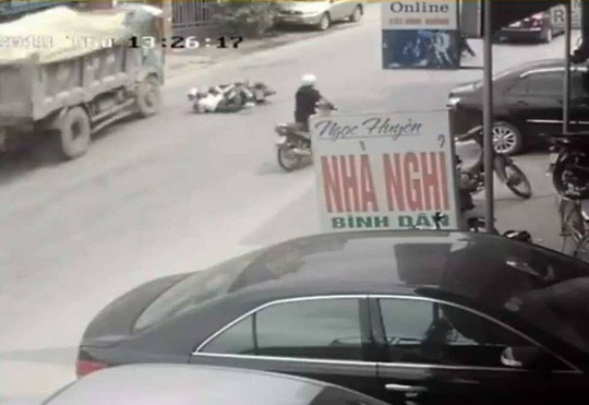 Chủ xe lên tiếng về cú bẻ lái cứu mạng 2 nữ sinh: Tài xế xử lý quá kém