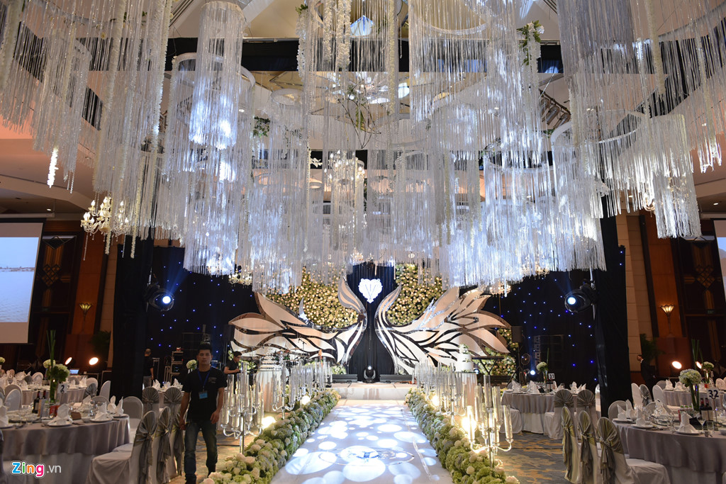 Tiệc cưới lãng mạn của Khắc Việt và vợ DJ