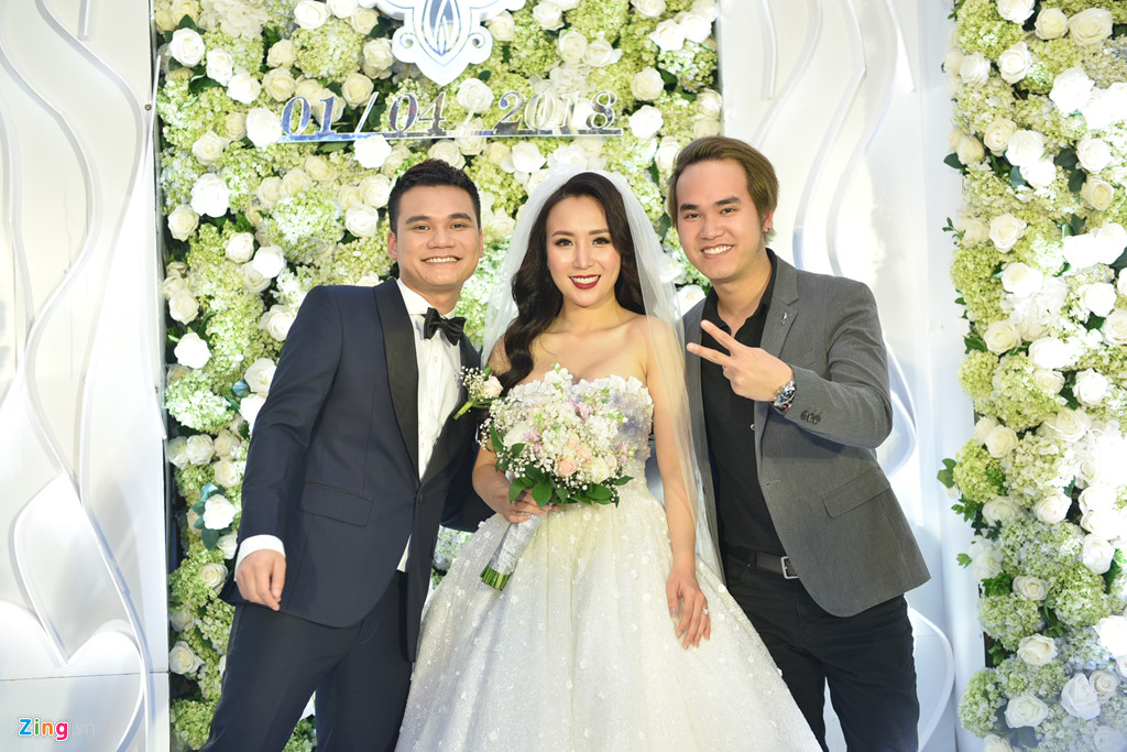 Tiệc cưới lãng mạn của Khắc Việt và vợ DJ