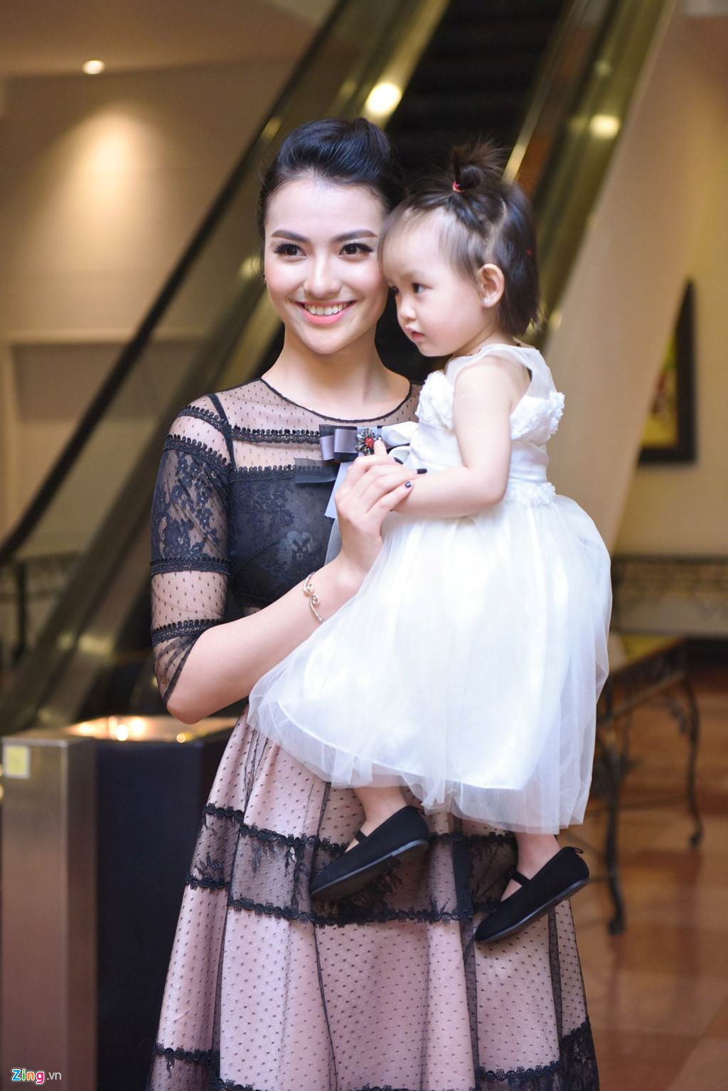 Tiệc cưới lãng mạn của Khắc Việt và vợ DJ