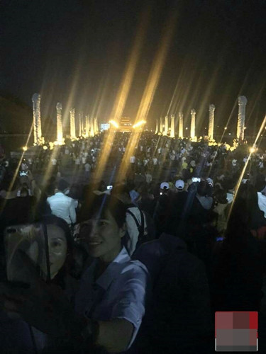 Dân mạng hốt hoảng với hình ảnh lễ hội Hoa đăng Tây Thiên thất thủ