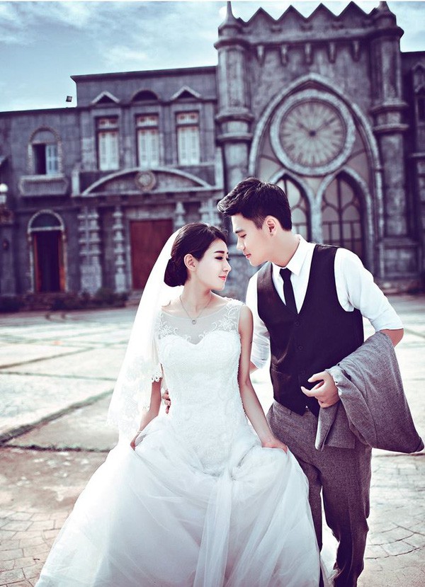 Trong lúc người ta nghi ngờ vào tình cảm showbiz thì những hot girl này cứ bền bỉ chứng minh: Yêu là cưới!