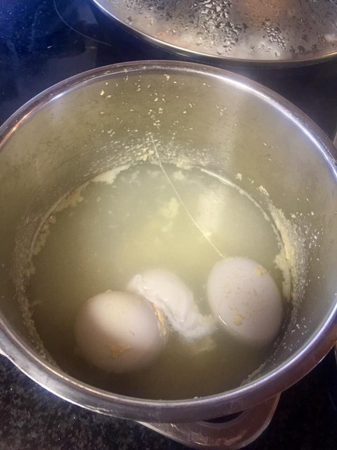 Cười nghiêng ngả với những 'thành quả' nấu ăn của những cô nàng 'thánh vụng' Cuoi nghieng nga voi nhung 'thanh qua' nau an cua nhung co nang 'thanh vung'