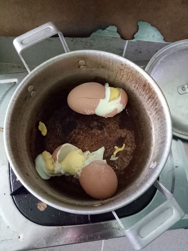 Cười nghiêng ngả với những 'thành quả' nấu ăn của những cô nàng 'thánh vụng' Cuoi nghieng nga voi nhung 'thanh qua' nau an cua nhung co nang 'thanh vung'