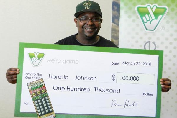 Rẽ đường khác để tránh đèn đỏ, trúng số 2,2 tỉ đồng