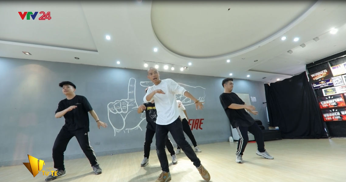 Chàng trai Hà Nội bỏ Đại học, đi khắp Đông Nam Á để dạy nhảy miễn phí cho trẻ em nghèo