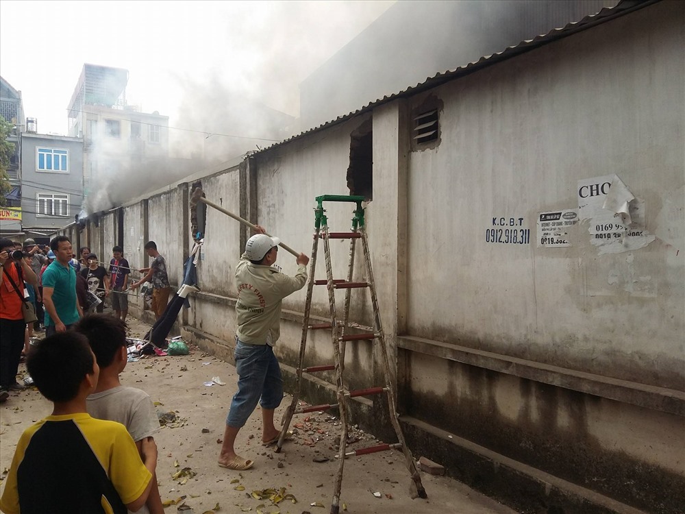 Nạn nhân vụ cháy chợ Quang: Chỉ chậm vài tích tắc thôi, em đã thành ngọn đuốc sống Nạn nhân vụ cháy chợ Quang: Chỉ chậm vài tích tắc thôi, em đã thành ngọn đuốc sống