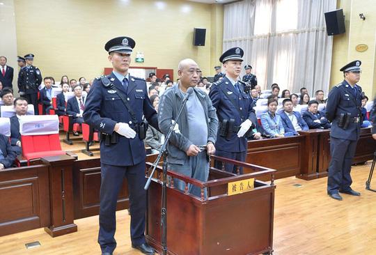 Hành trình truy lùng kẻ giết hàng loạt phụ nữ mặc đồ đỏ