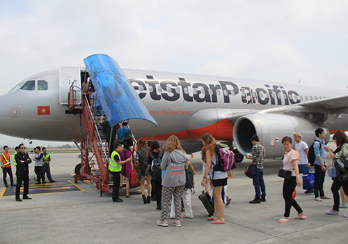 Hai hãng hàng không đồng loạt tăng giá vé với trẻ em