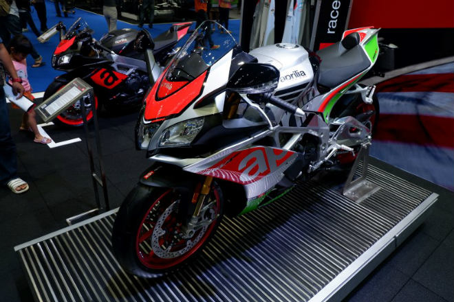 Mê mẩn Aprilia RSV4 giá gần tỷ đồng đẹp tuyệt vời