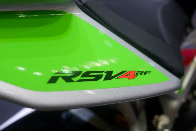 Mê mẩn Aprilia RSV4 giá gần tỷ đồng đẹp tuyệt vời Mê mẩn Aprilia RSV4 giá gần tỷ đồng đẹp tuyệt vời