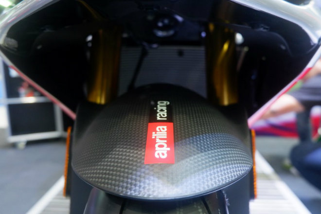 Mê mẩn Aprilia RSV4 giá gần tỷ đồng đẹp tuyệt vời