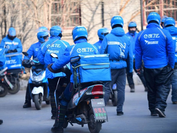 Alibaba mua thêm ứng dụng giao đồ ăn tỷ USD