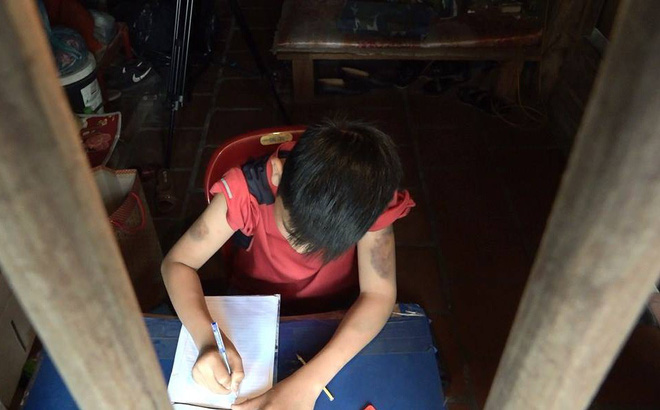 Người nhà bé trai bị bạo hành nói bố đẻ, mẹ kế không cho tiếp xúc với ai