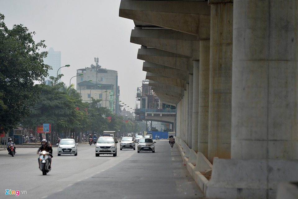 Cảnh quan mới lạ hai bên tuyến metro đầu tiên của Hà Nội