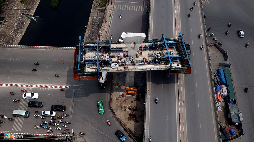 Cảnh quan mới lạ hai bên tuyến metro đầu tiên của Hà Nội