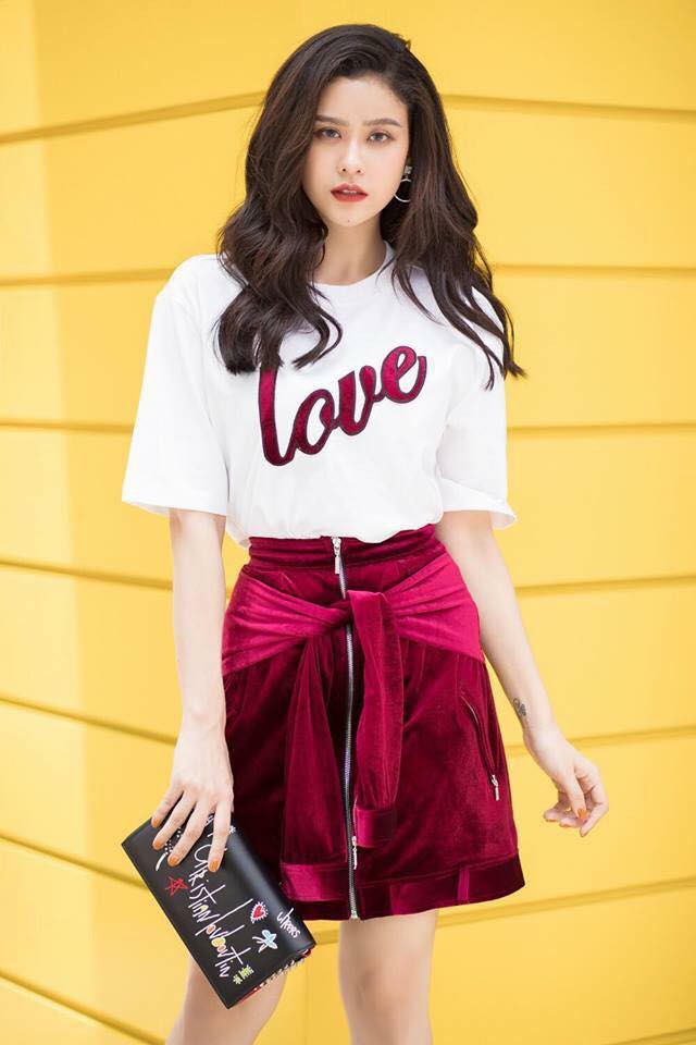 Vừa mới vào hè, sao Việt đã có cả loạt gợi ý mix đồ hay ho với áo phông để bạn áp dụng