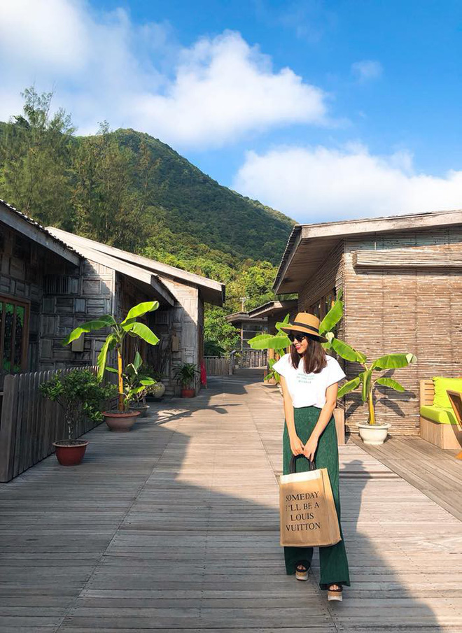 Vừa mới vào hè, sao Việt đã có cả loạt gợi ý mix đồ hay ho với áo phông để bạn áp dụng