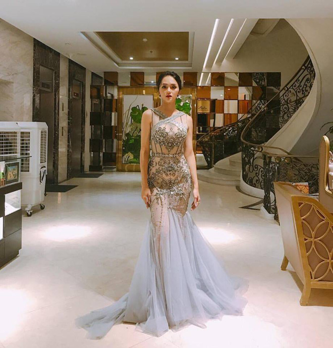 Bị thắc mắc khi chọn mua đôi giày Việt giá 200.000 đồng, Hoa hậu Hương Giang đã có câu trả lời khiến người ta tâm phục