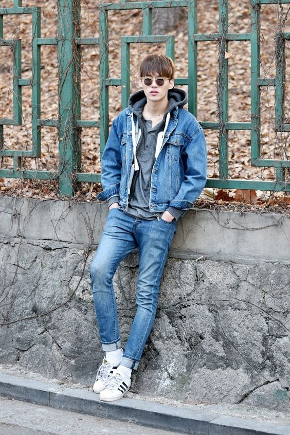 Với giày sneakers, nam giới có thể phối đồ như thế nào?