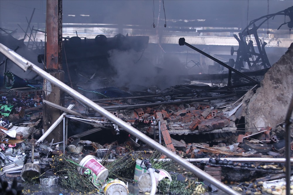 Cháy chợ Quang (Hà Nội): Tiểu thương chết lặng khi biết kẻ gian lợi dụng cháy lấy trộm vàng