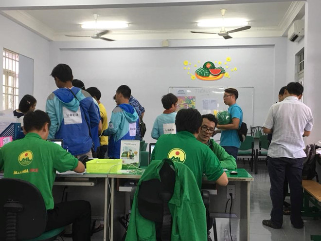 Uber tháo chạy, nhiều hãng xe công nghệ tăng tốc quyết đấu với Grab