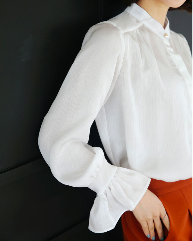 Mốt mới công sở: Áo sơmi bây giờ cứ phải bo gấu, tay phồng mới đúng điệu