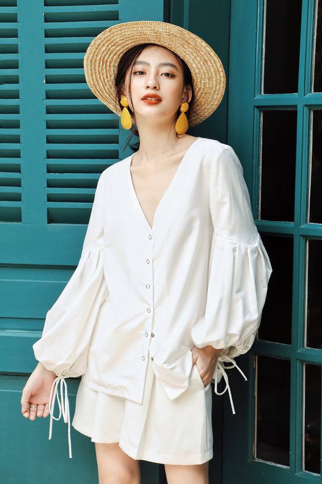 Mốt mới công sở: Áo sơmi bây giờ cứ phải bo gấu, tay phồng mới đúng điệu