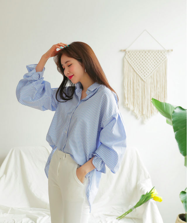Mốt mới công sở: Áo sơmi bây giờ cứ phải bo gấu, tay phồng mới đúng điệu Mốt mới công sở: Áo sơmi bây giờ cứ phải bo gấu, tay phồng mới đúng điệu