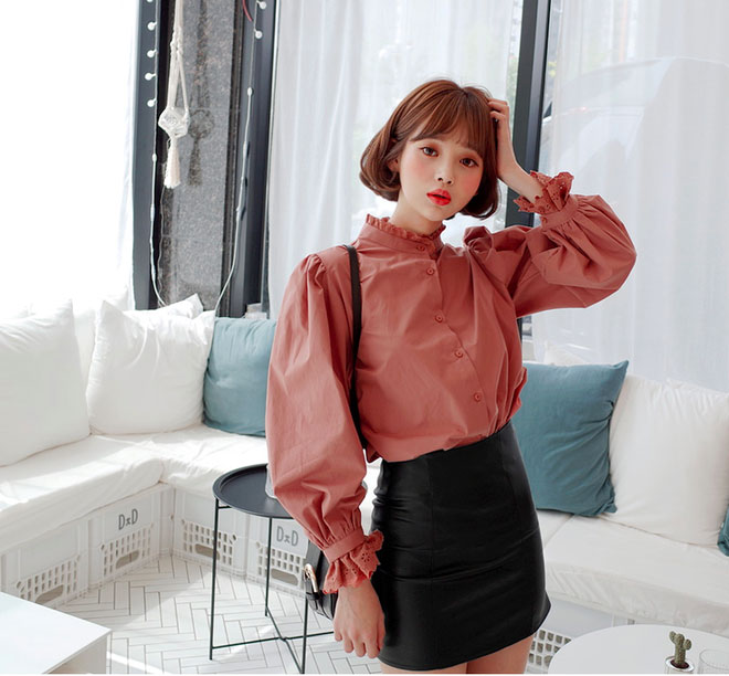 Mốt mới công sở: Áo sơmi bây giờ cứ phải bo gấu, tay phồng mới đúng điệu Mốt mới công sở: Áo sơmi bây giờ cứ phải bo gấu, tay phồng mới đúng điệu