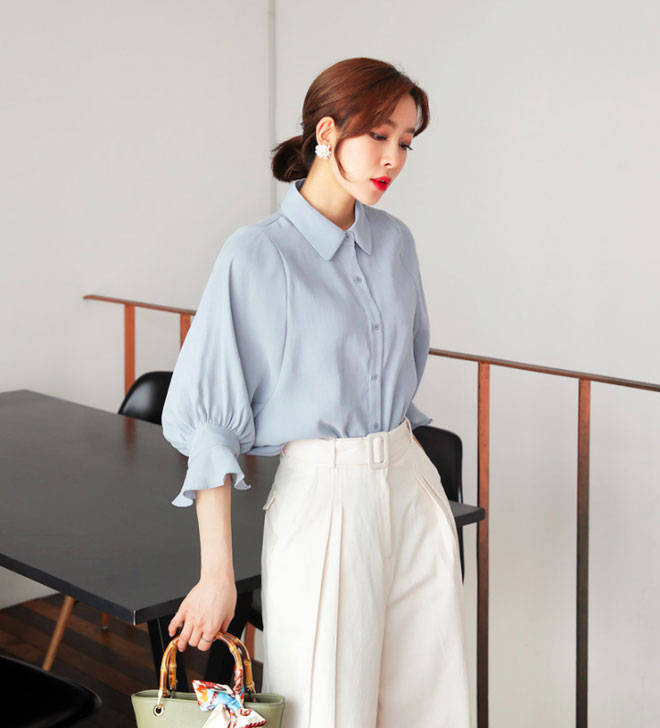 Mốt mới công sở: Áo sơmi bây giờ cứ phải bo gấu, tay phồng mới đúng điệu Mốt mới công sở: Áo sơmi bây giờ cứ phải bo gấu, tay phồng mới đúng điệu
