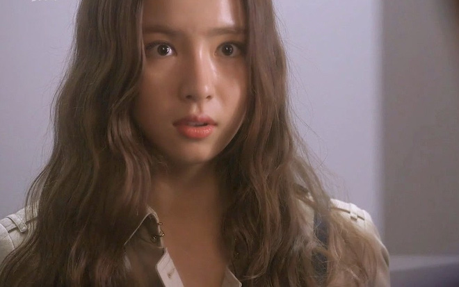 Đêm tân hôn, mẹ chồng gửi tin nhắn lật tẩy quá khứ tội lỗi của nàng dâu mới khiến ai nấy đều chết sững