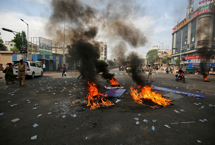 Bạo lực vì đẳng cấp lan khắp 10 bang Ấn Độ, 8 người chết