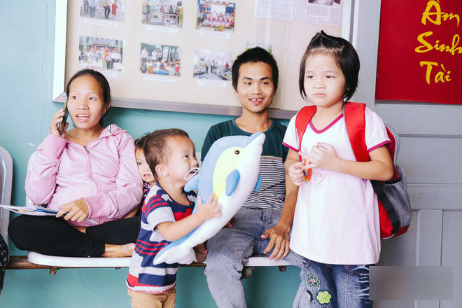 Bé gái 8 tuổi đi lạc sau khi tự đón xe buýt lên Sài Gòn tìm mẹ: Con bị đánh, bị bắt đi ăn xin và rất nhớ mẹ Bé gái 8 tuổi đi lạc sau khi tự đón xe buýt lên Sài Gòn tìm mẹ: Con bị đánh, bị bắt đi ăn xin và rất nhớ mẹ
