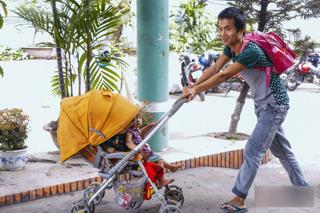 Bé gái 8 tuổi đi lạc sau khi tự đón xe buýt lên Sài Gòn tìm mẹ: Con bị đánh, bị bắt đi ăn xin và rất nhớ mẹ Bé gái 8 tuổi đi lạc sau khi tự đón xe buýt lên Sài Gòn tìm mẹ: Con bị đánh, bị bắt đi ăn xin và rất nhớ mẹ