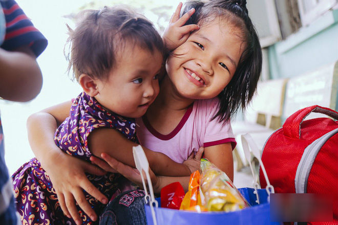 Bé gái 8 tuổi đi lạc sau khi tự đón xe buýt lên Sài Gòn tìm mẹ: Con bị đánh, bị bắt đi ăn xin và rất nhớ mẹ Bé gái 8 tuổi đi lạc sau khi tự đón xe buýt lên Sài Gòn tìm mẹ: Con bị đánh, bị bắt đi ăn xin và rất nhớ mẹ