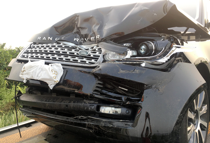 8 ôtô biến dạng sau tai nạn do khói trên cao tốc Long Thành