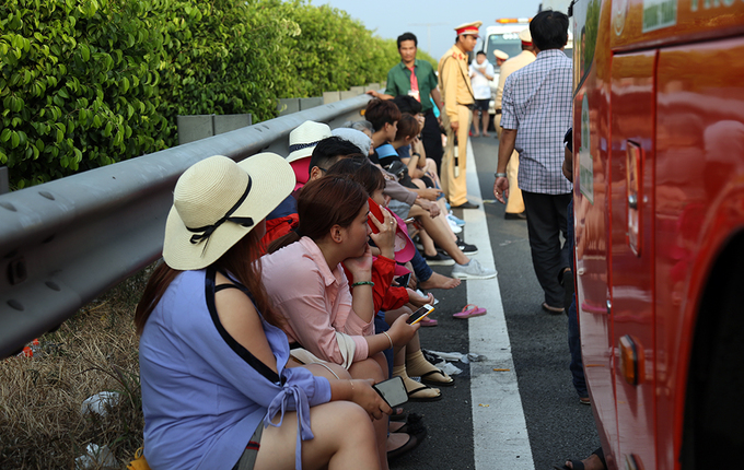 8 ôtô biến dạng sau tai nạn do khói trên cao tốc Long Thành