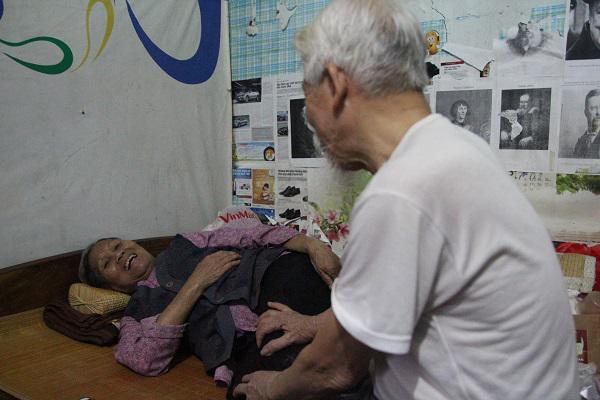 Cụ ông U80 4 năm đi nuôi vợ ở Hà Nội và câu chuyện tình yêu đáng ngưỡng mộ