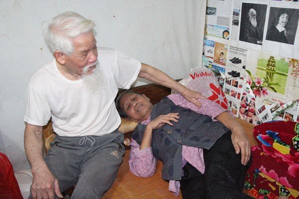 Cụ ông U80 4 năm đi nuôi vợ ở Hà Nội và câu chuyện tình yêu đáng ngưỡng mộ