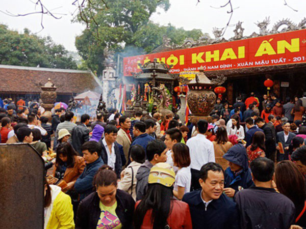 Nam Định: Thầy viết sớ choảng nhau trong khu di tích đền Trần