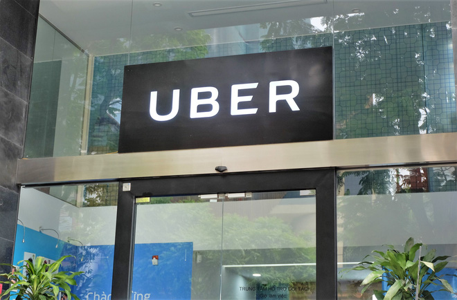 Trụ sở Grab tấp nập tài xế Uber chuyển khẩu, văn phòng Uber vắng như chùa bà Đanh
