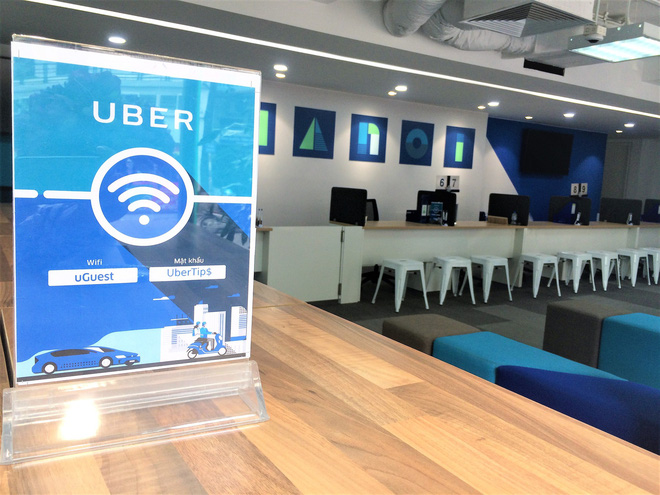 Trụ sở Grab tấp nập tài xế Uber chuyển khẩu, văn phòng Uber vắng như chùa bà Đanh