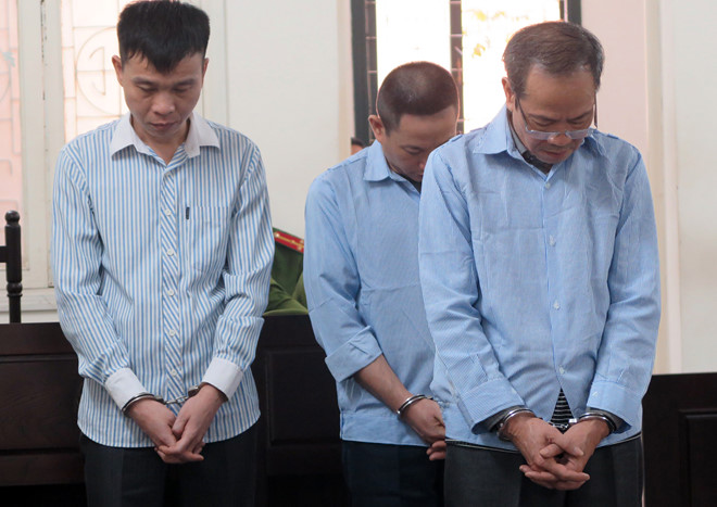 Nhiều CSGT Hà Nội thoát án hình sự vụ làm giả giấy tờ xe sang