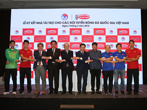 VFF gỡ luật cấm của HLV Hữu Thắng, mì tôm sẽ tràn ngập các đội tuyển?