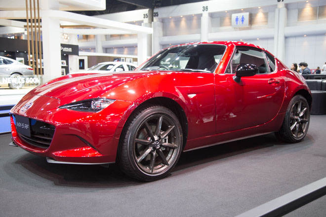 Ngắm chi tiết chiếc Mazda MX-5 RF mui trần giá 2,1 tỷ đồng Ngắm chi tiết chiếc Mazda MX-5 RF mui trần giá 2,1 tỷ đồng
